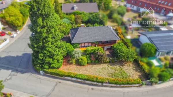 Immobilie in Albisheim (Pfrimm) - Für Familien & Ruhesuchende: Bungalow mit ebenerdigem Wohnkonzept & großem Garten in Albisheim - Bild 4