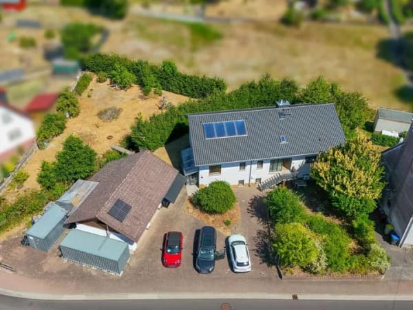 Immobilie in Neuhof - Einfamilienhaus mit Einliegerwohnung - Viel Platz zum Leben, Wohnen und Gestalten in Hauswurz - Bild 0