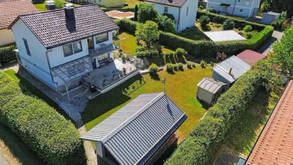 Immobilie in Mauth - Raum für Kinderträume und Entfaltung: Charmantes Einfamilienhaus mit großem Garten und 3 Garagen - Bild 3