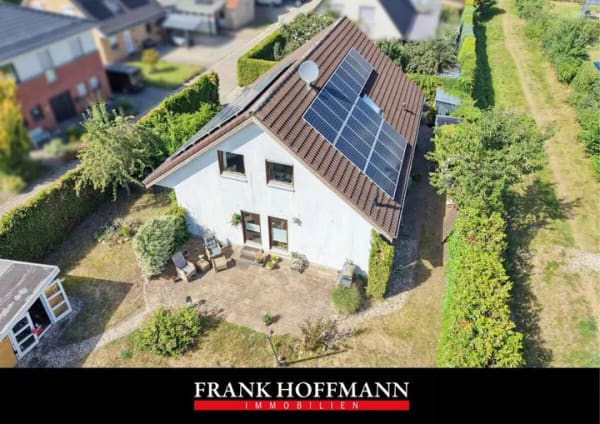 Immobilie in Kölln-Reisiek - Großzügiges Einfamilienhaus mit Einliegerwohnung, Vollkeller & Photovoltaikanlage in Kölln-Reisiek - Bild 0