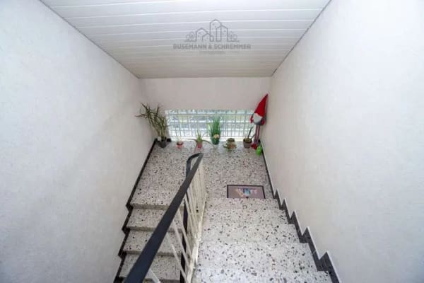 Immobilie in Wunstorf - Gepflegtes Mehrfamilienhaus mit 3 Wohneinheiten – attraktive Kapitalanlage in Wunstorf - Bild 2