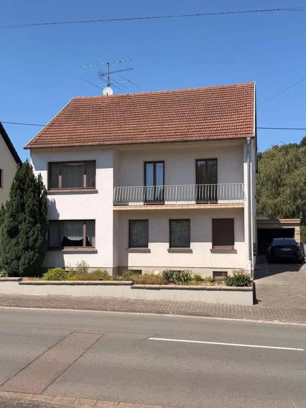 Immobilie in Wallerfangen - Großzügiges Wohnhaus mit vielfältigen Nutzungsmöglichkeiten - Bild 0