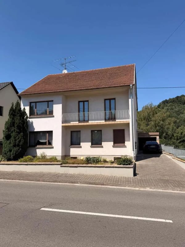 Immobilie in Wallerfangen - Großzügiges Wohnhaus mit vielfältigen Nutzungsmöglichkeiten - Bild 1