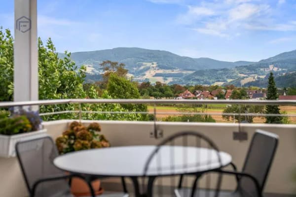Immobilie in Stegen - Wohnen in oberster Etage mit unverbaubarem Panoramablick über Freiburg bis zu den Vogesen! - Bild 0