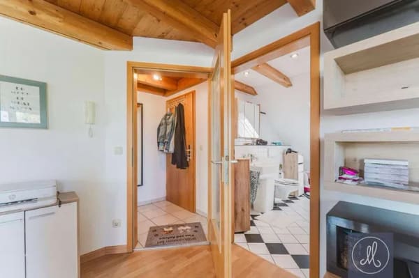 Immobilie in Zeitlarn - Modernisierte Loftwohnung mit Balkon und ausgebautem Spitzboden in ruhiger Ortsrandlage - Bild 2
