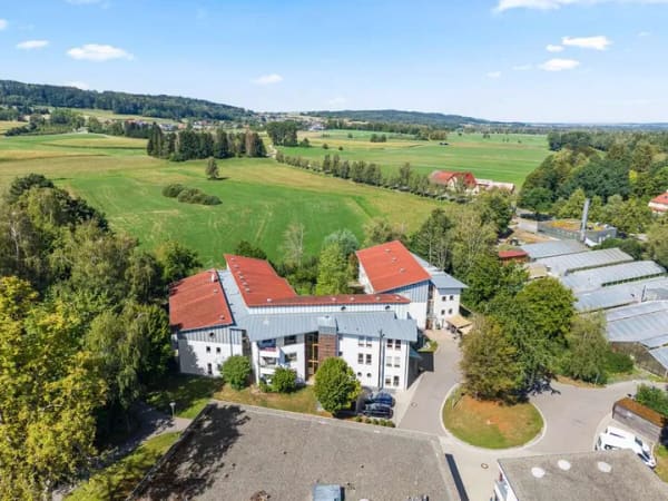 Immobilie in Wilhelmsdorf - Sofort verfügbar: Gepflegte 2-Zimmer-Wohnung im Seniorenwohnen mit Balkon & Carport in Wilhelmsdorf - Bild 0