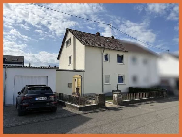 Immobilie in Gomaringen - Charmante Doppelhaushälfte mit schönem Garten und großer Garage - Bild 0