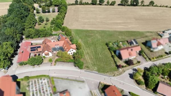 Immobilie in Neunburg vorm Wald - Anmutiges Anwesen mit 2 Wohneinheiten, Gastronomie und Ladengeschäft in Neunburg vorm Wald - Bild 2