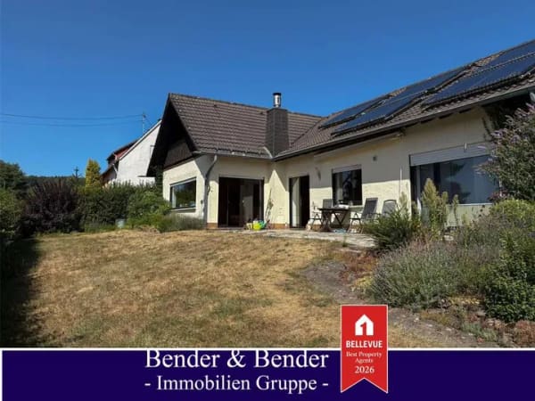 Immobilie in Langenhahn - Charmantes Einfamilienhaus mit Doppelgarage, Balkon, Terrasse & großzügigem Garten in ruhiger Lage! - Bild 0