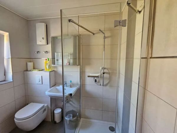 Immobilie in Langenhahn - Charmantes Einfamilienhaus mit Doppelgarage, Balkon, Terrasse & großzügigem Garten in ruhiger Lage! - Bild 3