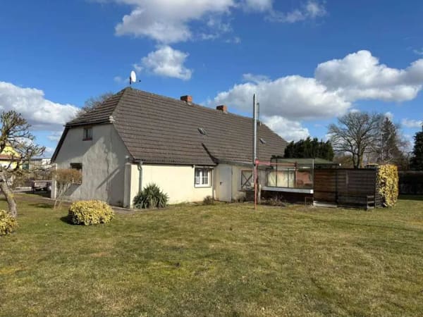 Immobilie in Knorrendorf - Platz für Ideen! Freistehendes Einfamilienhaus mit großer Ausbaureserve & Garten - Bild 2