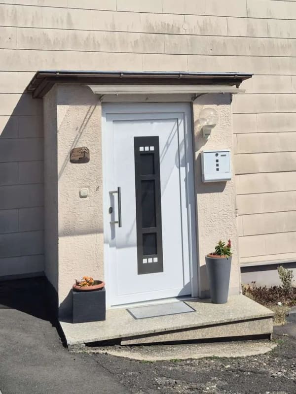 Immobilie in Heidenrod - Gemütliches Einfamilienhaus in ruhiger Lage mit Garten, Hof und Garagen - Bild 1