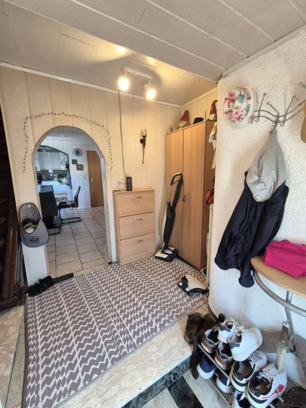 Immobilie in Heidenrod - Gemütliches Einfamilienhaus in ruhiger Lage mit Garten, Hof und Garagen - Bild 2
