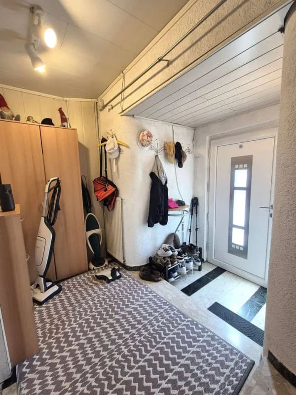 Immobilie in Heidenrod - Gemütliches Einfamilienhaus in ruhiger Lage mit Garten, Hof und Garagen - Bild 3