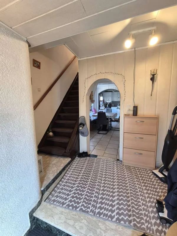 Immobilie in Heidenrod - Gemütliches Einfamilienhaus in ruhiger Lage mit Garten, Hof und Garagen - Bild 4