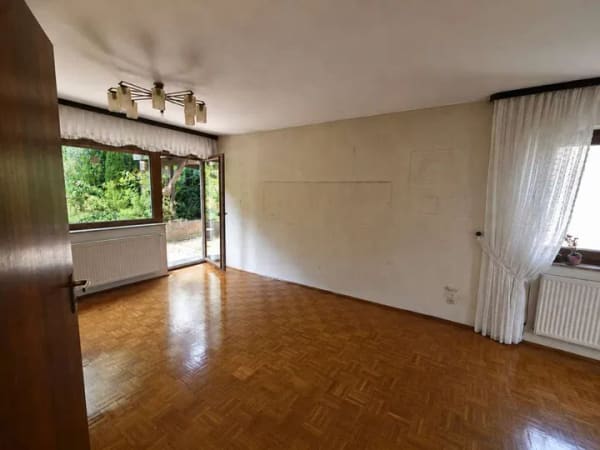 Immobilie in Pommelsbrunn - Großzügiges Familienhaus mit Potenzial zur Verwirklichung eigener Wohnideen - Bild 3