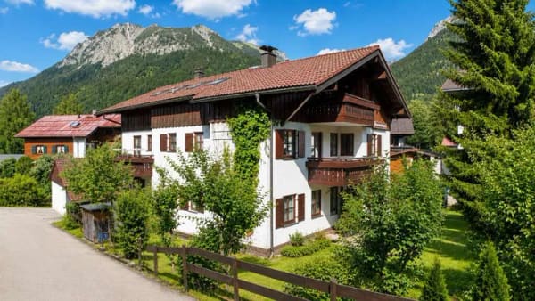 Immobilie in Oberstdorf - Mittendrin statt nur mit Bergblick - Wohnen und Vermieten in bester Lage - Bild 0