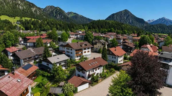 Immobilie in Oberstdorf - Mittendrin statt nur mit Bergblick - Wohnen und Vermieten in bester Lage - Bild 1