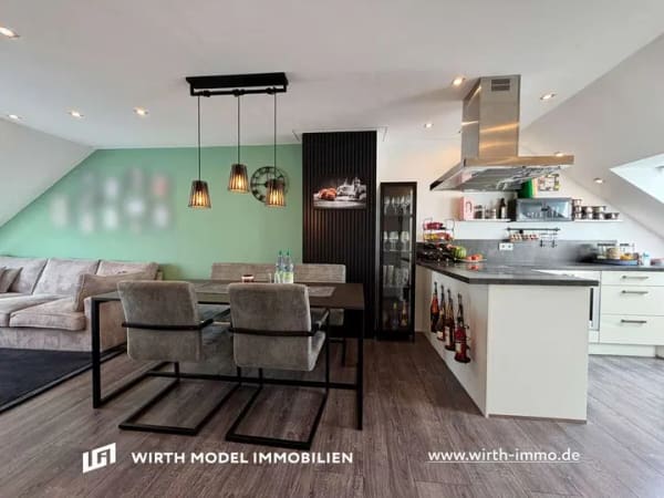 Immobilie in Röthlein - Ansprechende Vier-Zimmer-Wohnung mit PKW-Stellplatz in schöner Lage Röthleins - Bild 2