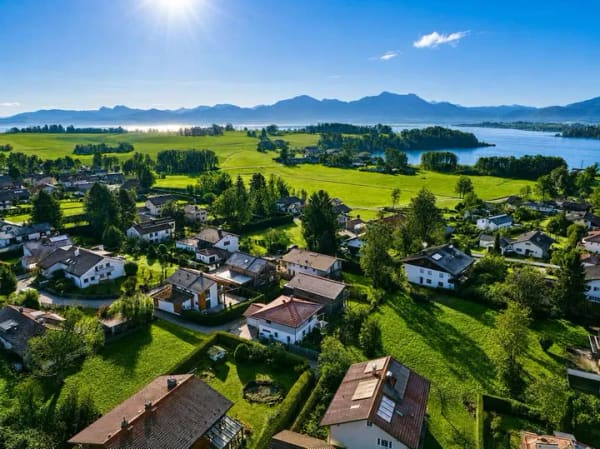 Immobilie in Breitbrunn am Chiemsee - Alpenpanorama & Chiemsee-Flair – Ihr neues Zuhause in privilegierter Lage - Bild 0