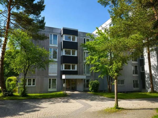 Immobilie in Putzbrunn - Helle 3-Zimmer-Wohnung mit Süd-Balkon und idyllischem Blick ins Grüne in Putzbrunn - Bild 0