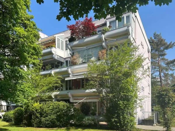 Immobilie in Putzbrunn - Helle 3-Zimmer-Wohnung mit Süd-Balkon und idyllischem Blick ins Grüne in Putzbrunn - Bild 2