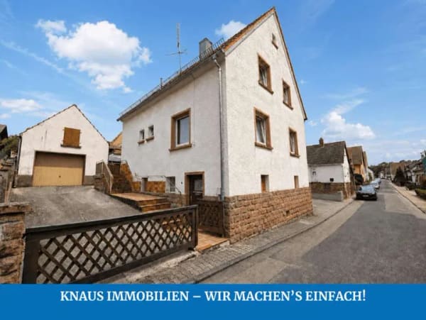 Immobilie in Esthal - Viel Platz & Potenzial – Wohnhaus mit Garage, Garten und vielseitigen Nebenflächen in Esthal - Bild 0