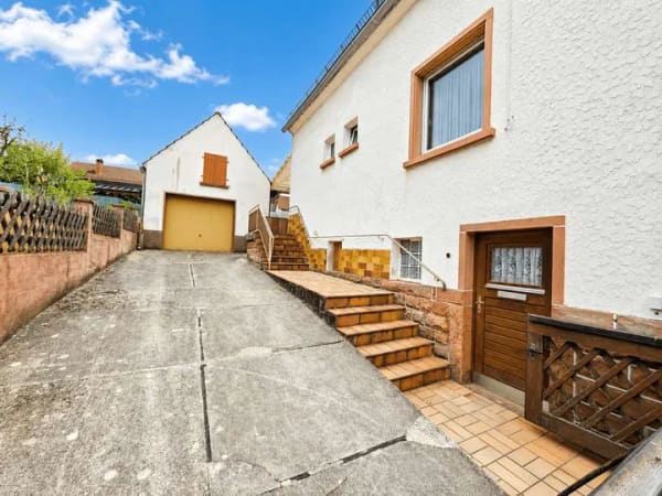 Immobilie in Esthal - Viel Platz & Potenzial – Wohnhaus mit Garage, Garten und vielseitigen Nebenflächen in Esthal - Bild 1