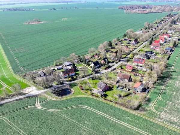 Immobilie in Klausdorf - Nur ca. 2 km zum Wasser // Einfamilienhaus in Feldrandlage // Großes Grundstück // 5 Zimmer - Bild 2