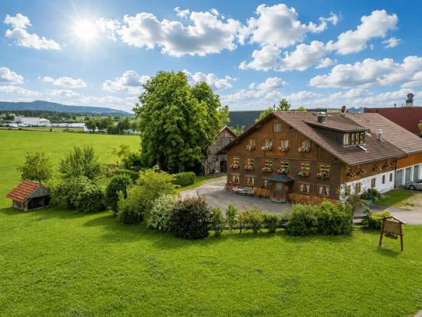 Immobilie in Isny im Allgäu - Wohnen und Arbeiten am Stadtrand von Isny nahe der Argen mit Bergblick - Bild 0