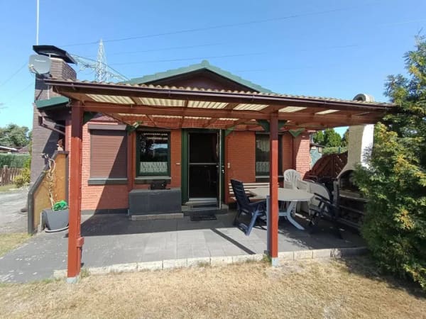 Immobilie in Zetel - Erholung pur auf ca. 316 m² Parzelle: Gepflegtes Ferienhaus mit integriertem Wohnwagen nahe dem Badesee - Bild 0