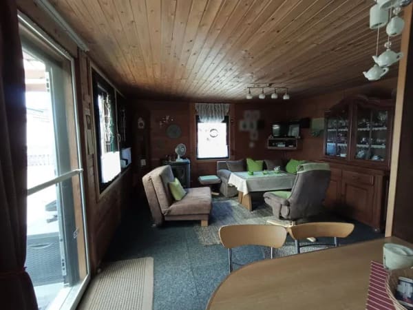 Immobilie in Zetel - Erholung pur auf ca. 316 m² Parzelle: Gepflegtes Ferienhaus mit integriertem Wohnwagen nahe dem Badesee - Bild 2