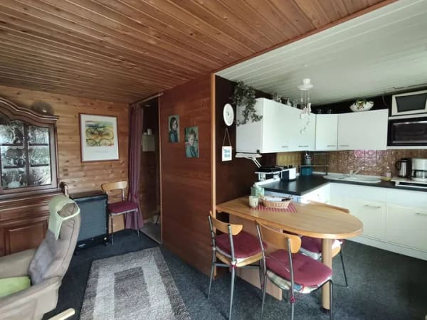 Immobilie in Zetel - Erholung pur auf ca. 316 m² Parzelle: Gepflegtes Ferienhaus mit integriertem Wohnwagen nahe dem Badesee - Bild 4