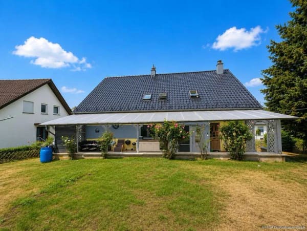 Immobilie in Limbach - Modernisiertes Zweifamilienhaus mit viel Platz und vielseitigen Nutzungsmöglichkeiten - Bild 2
