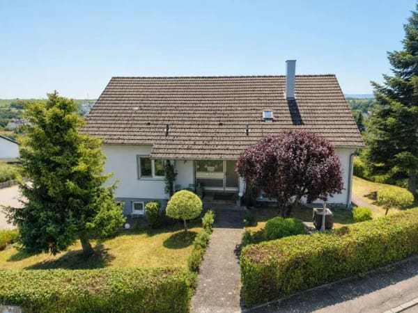 Immobilie in Heuchlingen - Großzügiges Zuhause mit Garten und Raum für mehr! - Bild 0
