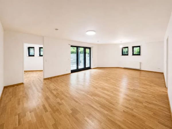 Immobilie in Kirchzarten - Renovierte 2-Zimmer-Wohnung mit Terrasse in Kirchzarten - Bild 0