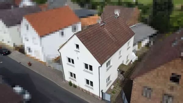 Immobilie in Seligenstadt - Sanierungsobjekt mit Potenzial - Freistehendes Zweifamilienhaus für Eigennutzer & Kapitalanleger - Bild 0