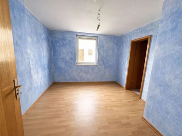 Immobilie in Seligenstadt - Sanierungsobjekt mit Potenzial - Freistehendes Zweifamilienhaus für Eigennutzer & Kapitalanleger - Bild 1