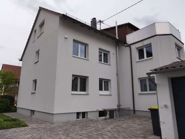 Immobilie in Kernen im Remstal - Charmante 3-Zimmer-Dachgeschosswohnung mit Dachterrasse, Garage & Gartenanteil - Bild 2