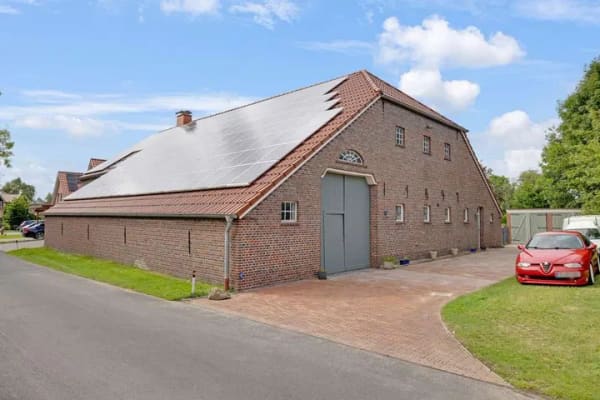 Immobilie in Detern - Umfassend sanierter und modernisierter Resthof mit Scheune und Photovoltaik in Ostfriesland - Bild 0