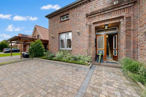 Immobilie in Detern - Umfassend sanierter und modernisierter Resthof mit Scheune und Photovoltaik in Ostfriesland - Bild 1