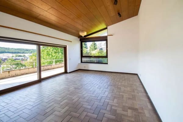 Immobilie in Niefern-Öschelbronn - Großes Haus mit Aussicht und möglicher Einliegerwohnung zum  selber gestalten - Bild 2