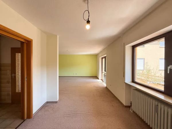 Immobilie in Nördlingen - Nördlingen: 3,5-Zimmerwohnung im 1. OG mit Balkon und Tiefgaragenstellplatz - Bild 3