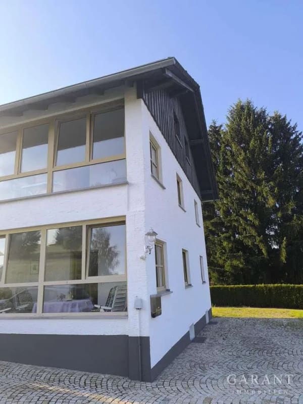 Immobilie in Breitenberg - Idyllisches Zweifamilienhaus mit großzügigem Grundstück an sonnenreicher Lage - Bild 1