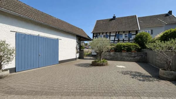 Immobilie in Hennef (Sieg) - Idyllisch gelegenes Fachwerkhaus in ruhiger Sackgassenlage - Bild 1