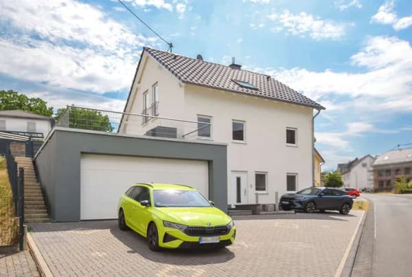 Immobilie in Bekond - Bekond: Junges Einfamilienhaus, Wärmepumpe, Wintergarten und große Garage mit Platz für mehrere PKW - Bild 2