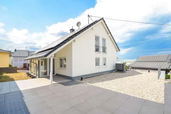 Immobilie in Bekond - Bekond: Junges Einfamilienhaus, Wärmepumpe, Wintergarten und große Garage mit Platz für mehrere PKW - Bild 4