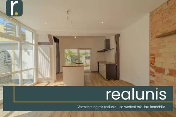 Immobilie in Berg (Pfalz) - Drei Epochen, ein Zuhause – Außergewöhnliches Ensemble mit Charakter und Weitblick - Bild 0