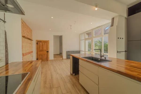 Immobilie in Berg (Pfalz) - Drei Epochen, ein Zuhause – Außergewöhnliches Ensemble mit Charakter und Weitblick - Bild 2