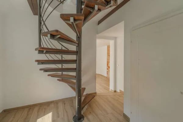 Immobilie in Berg (Pfalz) - Drei Epochen, ein Zuhause – Außergewöhnliches Ensemble mit Charakter und Weitblick - Bild 3